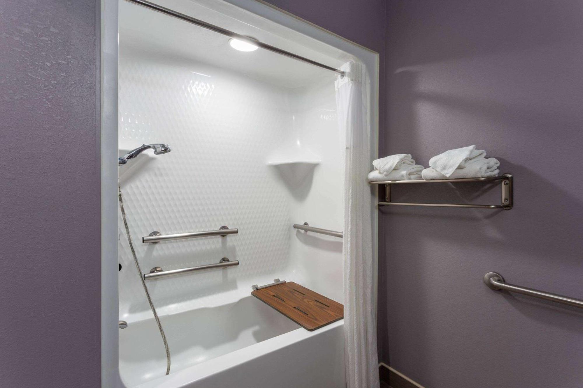 Microtel Inn & Suites By Wyndham Bethel/Danbury Zewnętrze zdjęcie