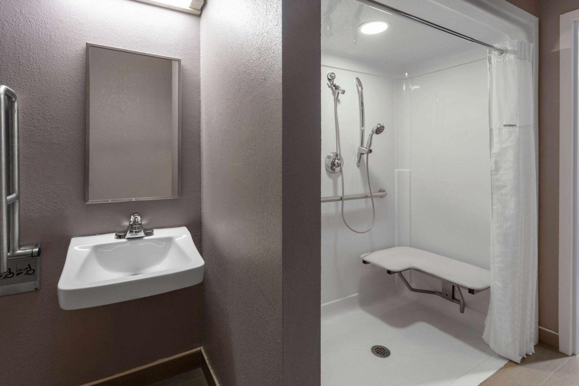 Microtel Inn & Suites By Wyndham Bethel/Danbury Zewnętrze zdjęcie