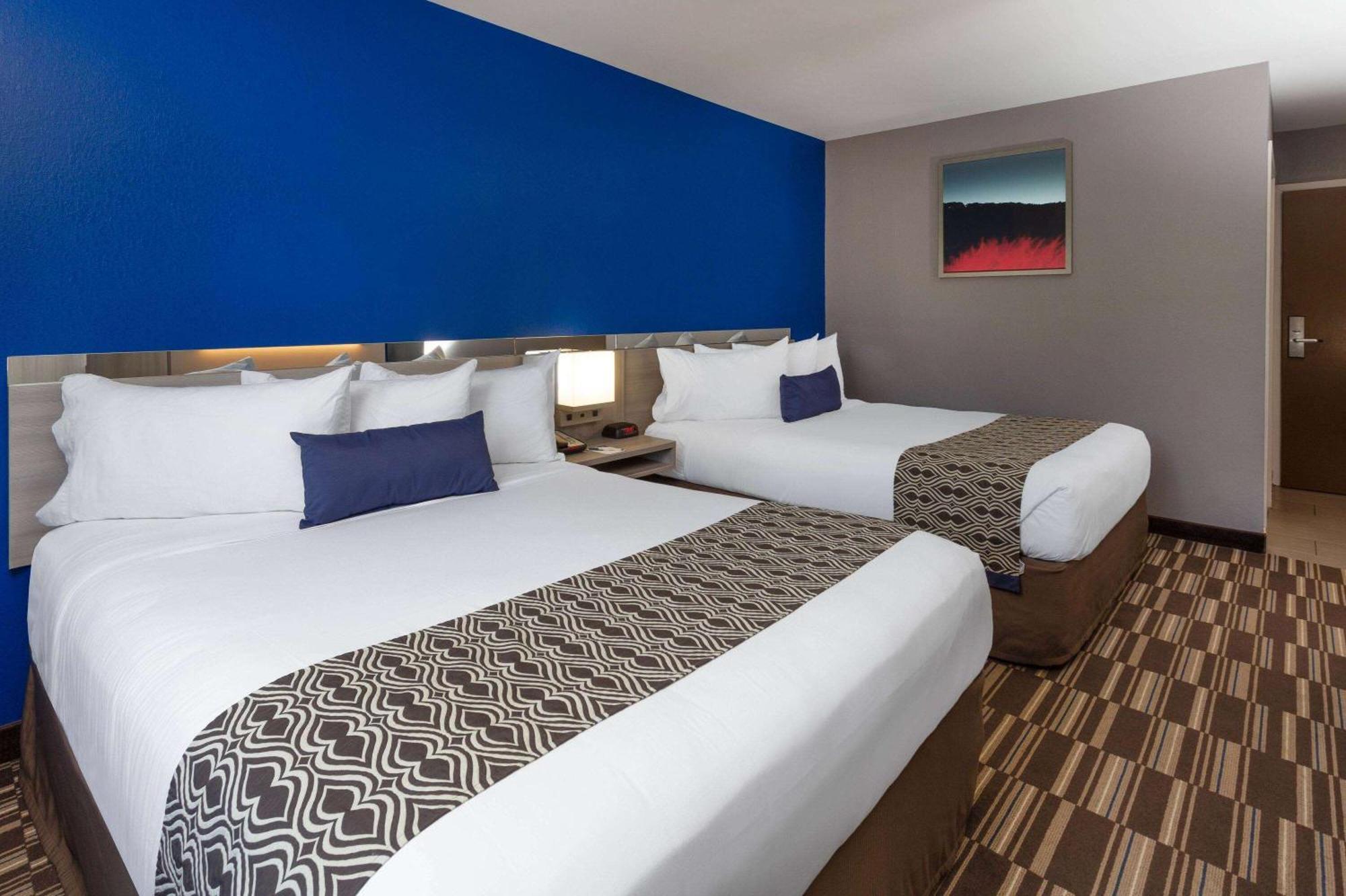 Microtel Inn & Suites By Wyndham Bethel/Danbury Zewnętrze zdjęcie