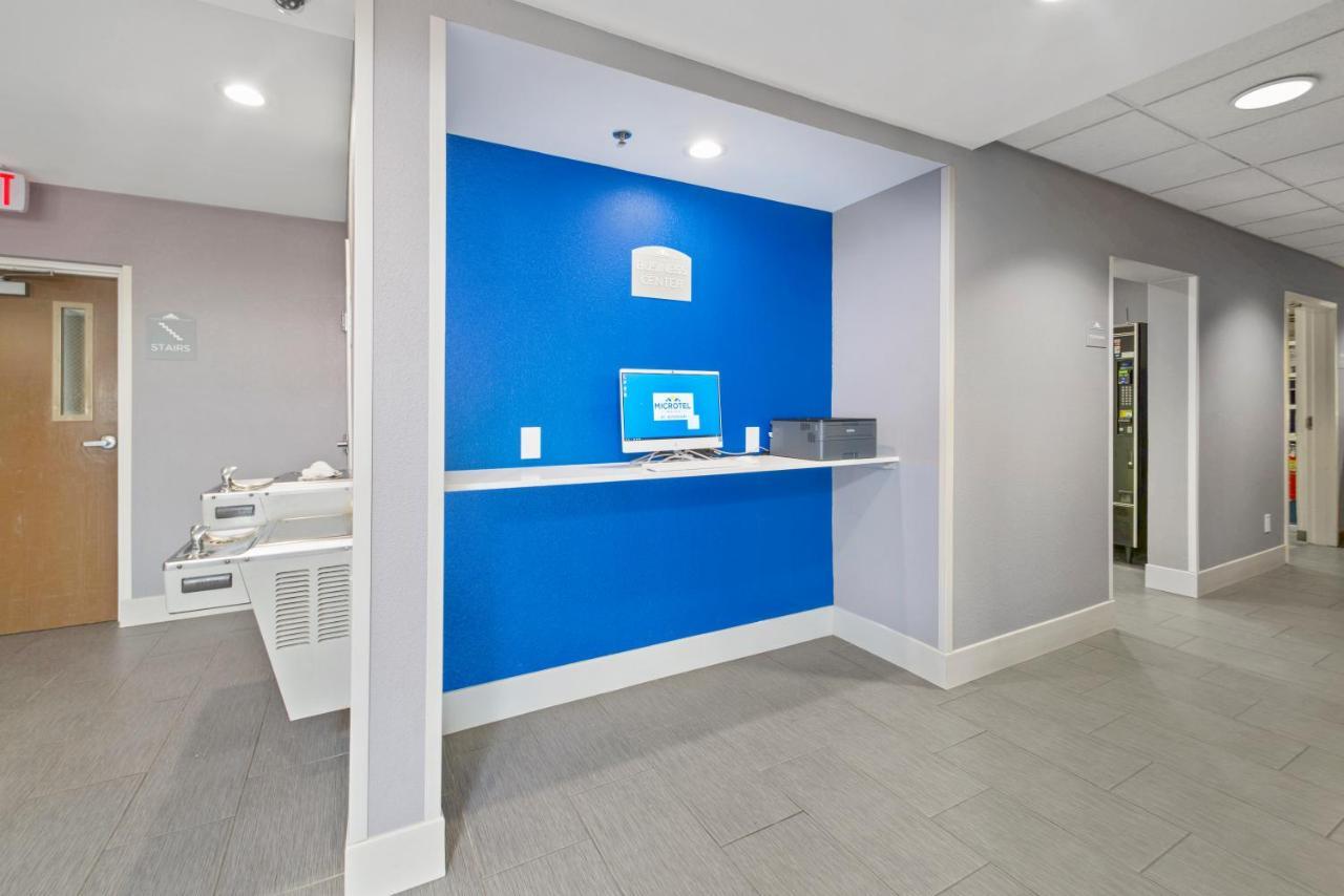 Microtel Inn & Suites By Wyndham Bethel/Danbury Zewnętrze zdjęcie