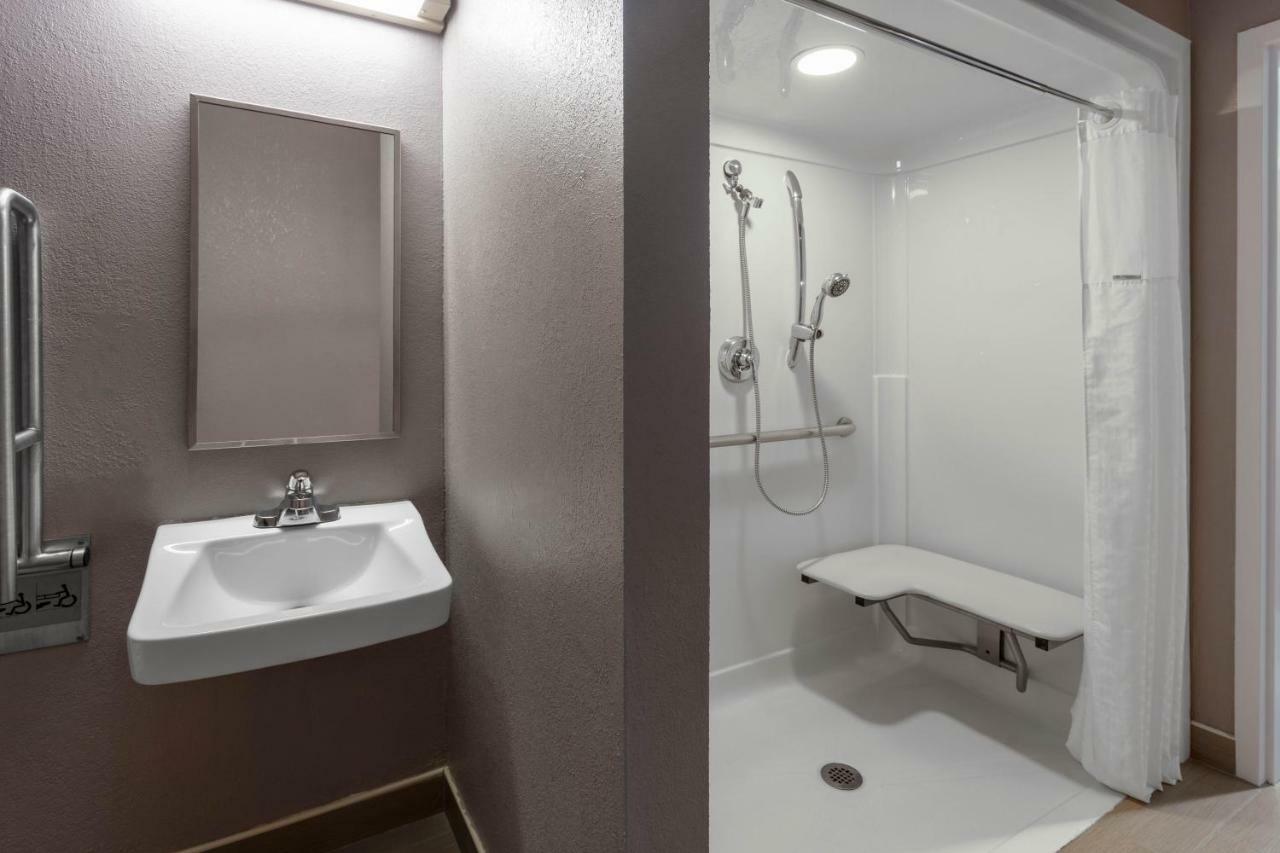Microtel Inn & Suites By Wyndham Bethel/Danbury Zewnętrze zdjęcie